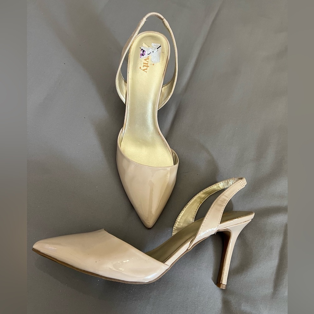 Levity Elegant Patent Leather Nude Slingback Heels 9